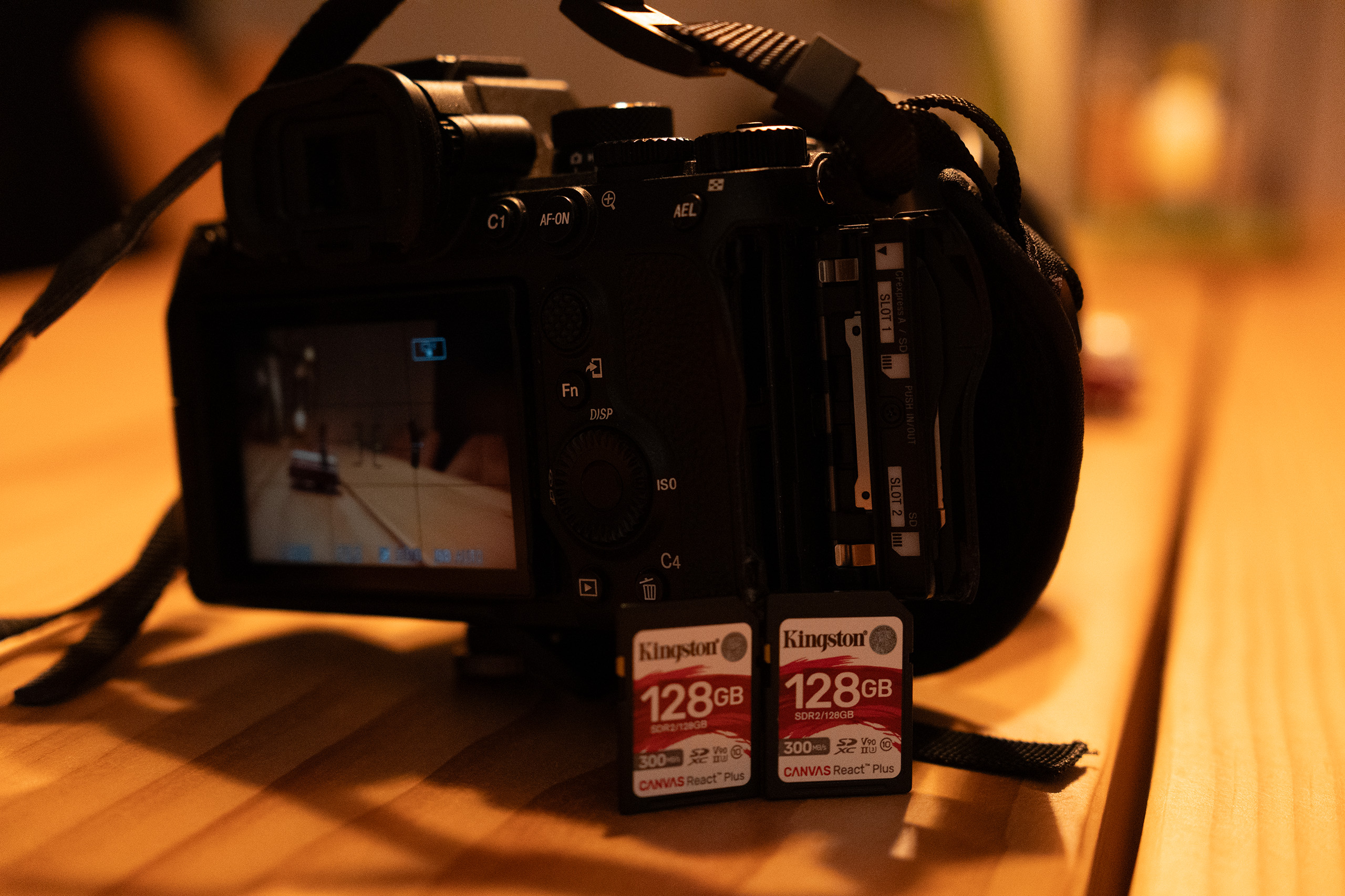 Sony A7 IV met twee SD-Kaartjes - Back-up foto's professioneel